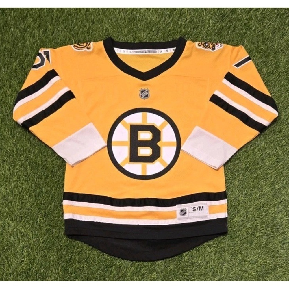 Youth Size S/M BOSTON BRUINS NHL Jersey #37 BERGERON Hockey Black Yellow